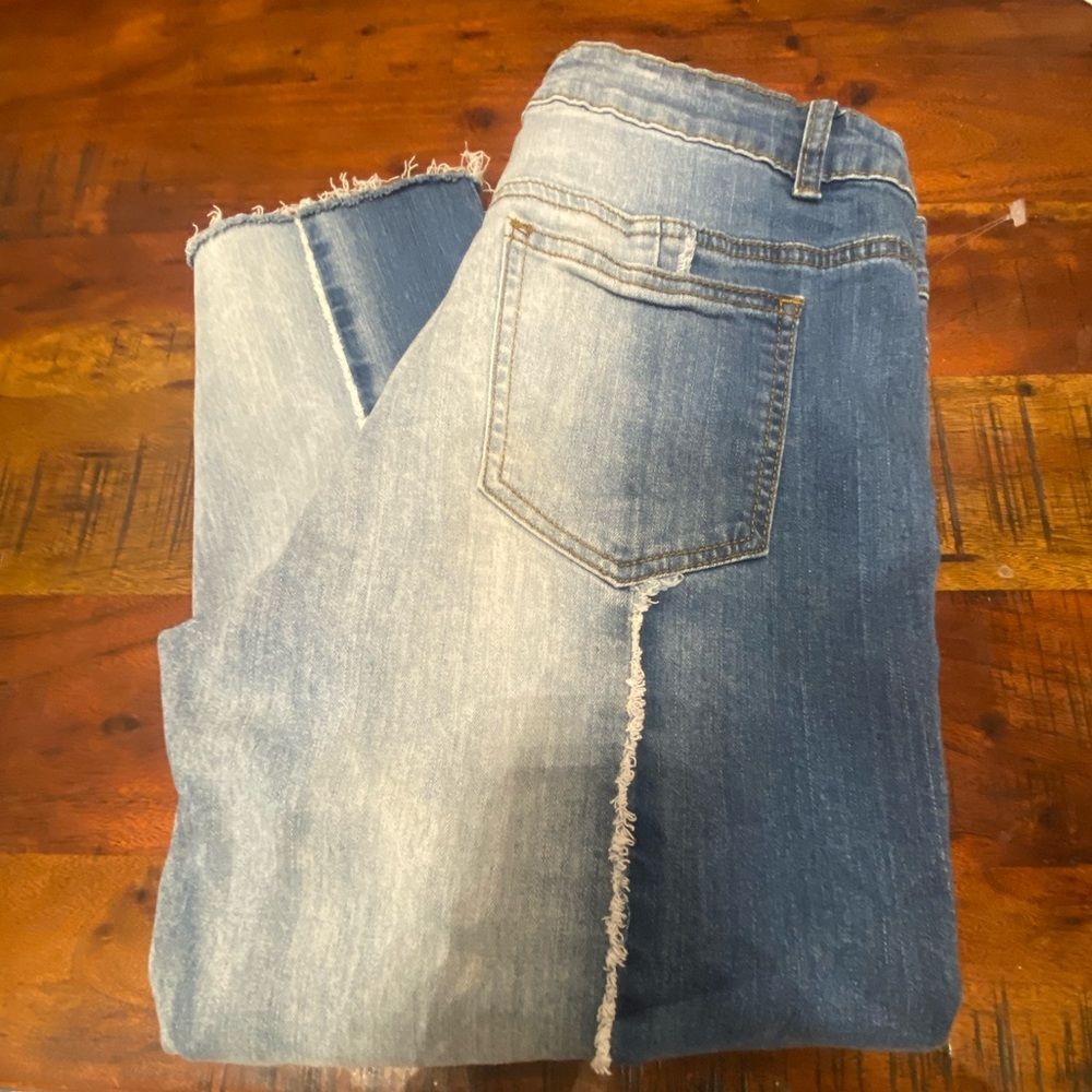 Hayden Light Blue Cropped Jeans Patchwork!